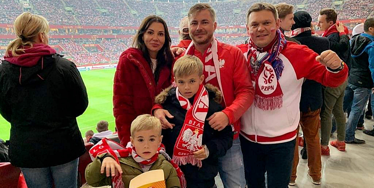 Krzysztof Piątkowski (na zdjęciu z rodziną) jest nie tylko fanem piłki nożnej, ale także aktywnym człowiekiem. W gminie Świecie chce rozwijać sport