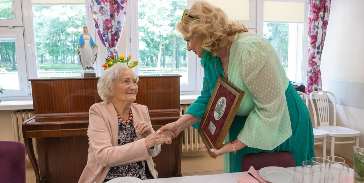 Wręczenie medalu Unitas Durat pani Irenie Rychlickiej, fot. Mikołaj Kuras dla UMWKP