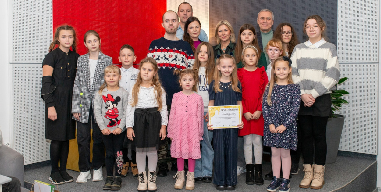 Laureaci konkursu plastycznego „Pszczoła = Środowisko = Region” (fot.swiecie.eu)