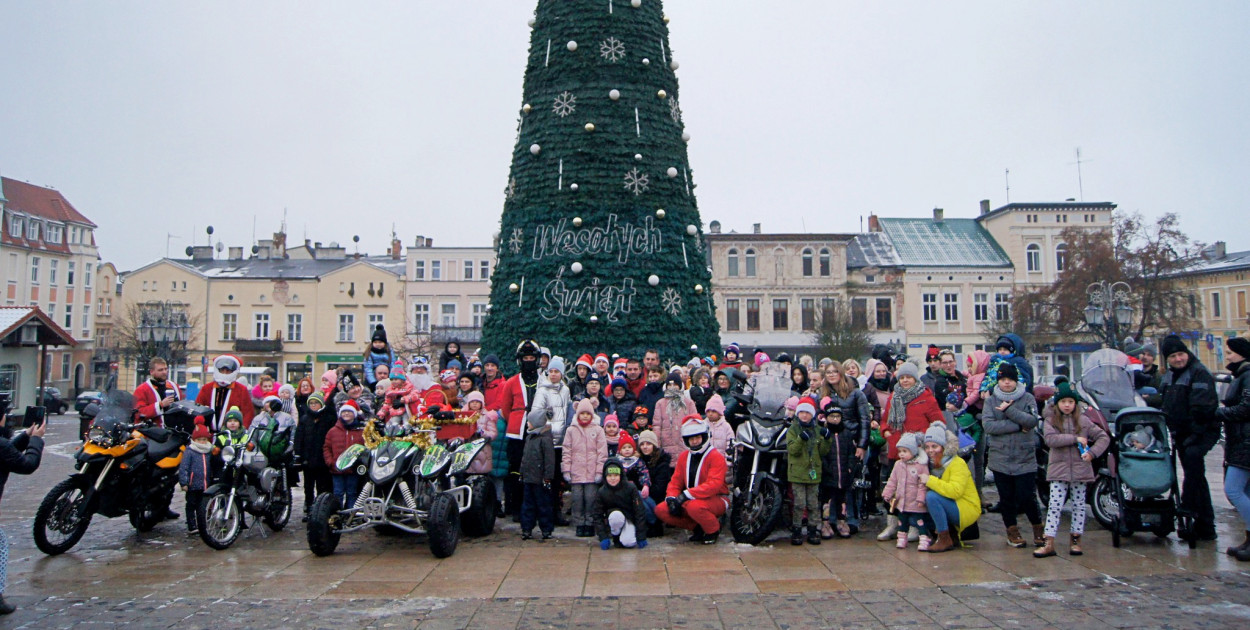 Przejazd Motomikołajów po Świeciu to już tradycja. Tak było 2 lata temu/fot. Stowarzyszenie Wataha Świecie