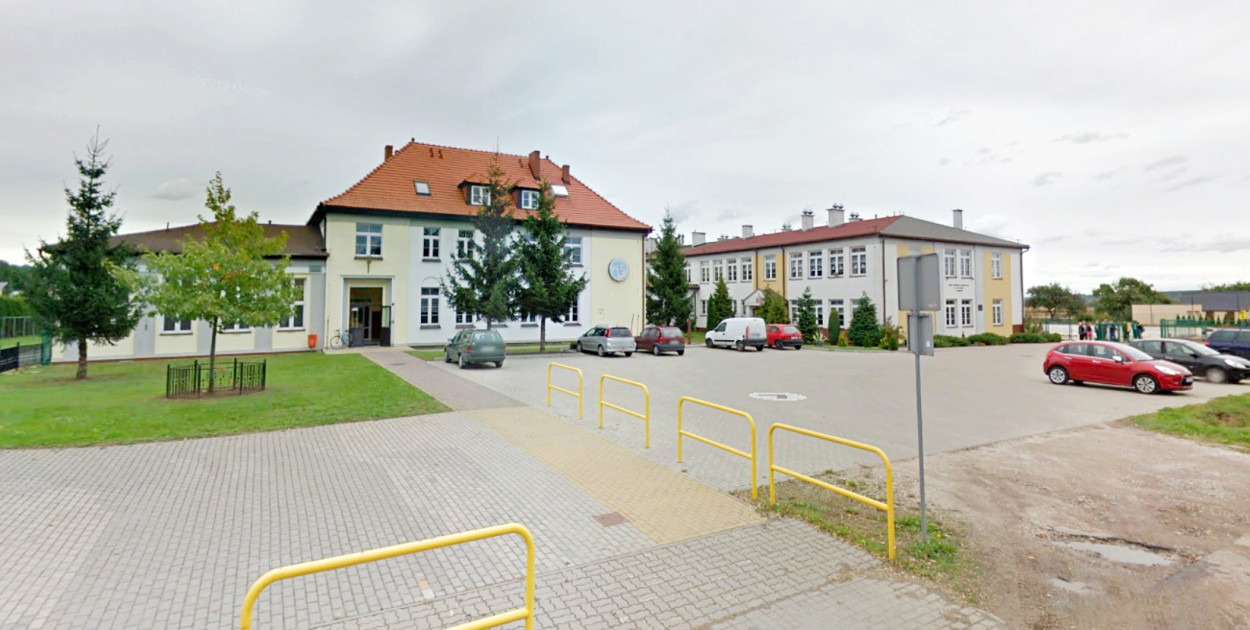 Szkoła Podstawowa w Grucznie/fot. Google Street View