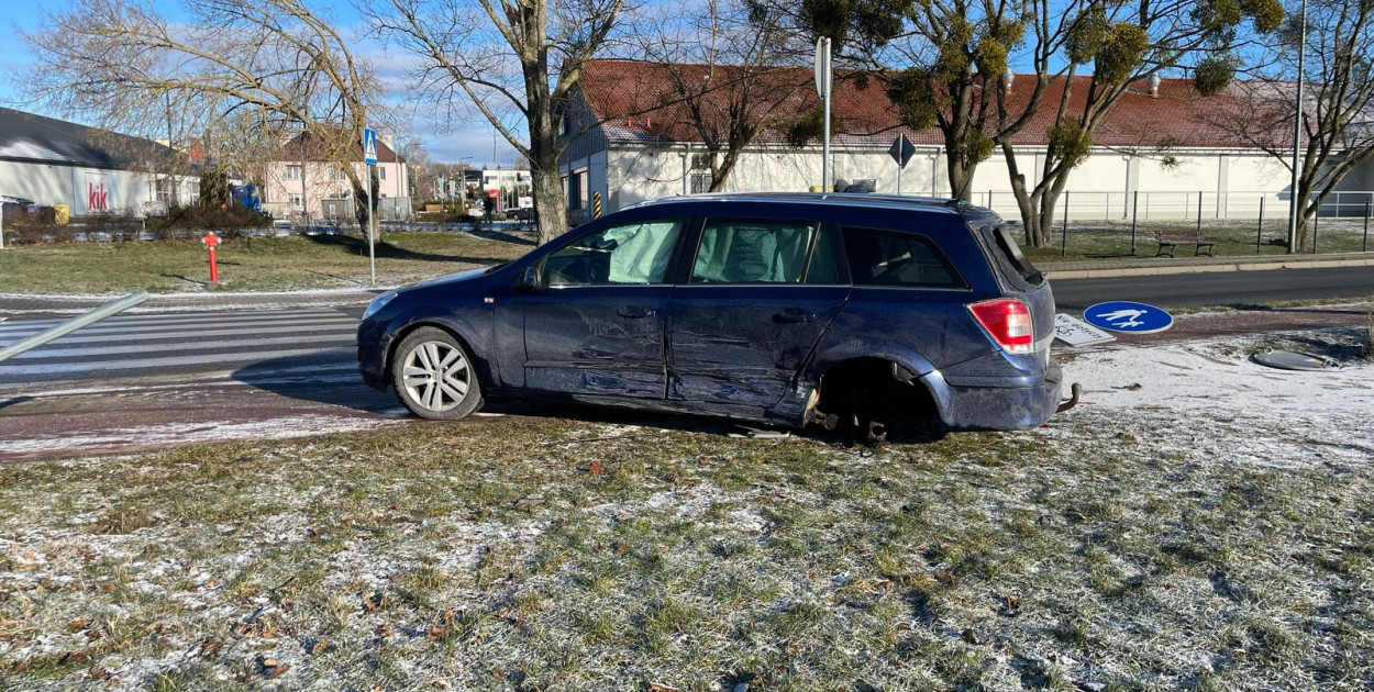 Zderzenie dwóch osobówek na Armii Krajowej w Świeciu. Fot. Michał Zawitowski