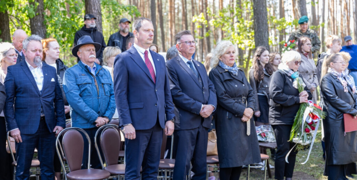Przedstawiciele władz oddali hołd poległym w Mniszku. Szacuje się, że na początku wojny zginęło tam około 10 tys. osób, w tym kobiety i dzieci/zdjęcie: Rafał Skoczylas