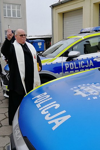 Nowe radiowozy dla policjantów z Osia i Pruszcza-3447