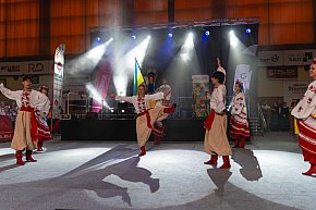Folklor, tańce i pyszne jedzenie w świeckiej hali-4356