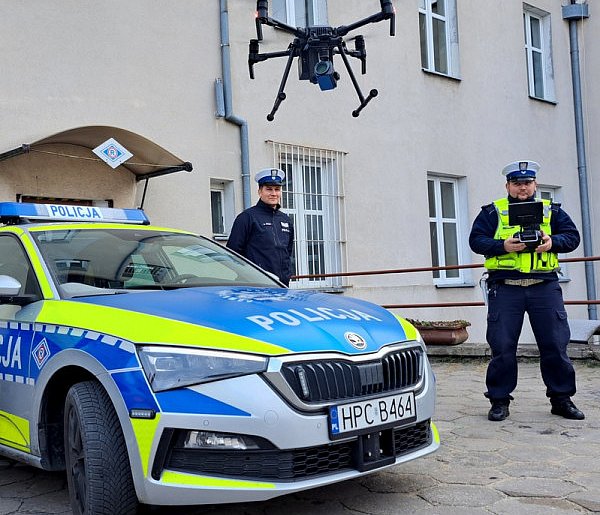 Dron w powietrzu — 13 kierowców przyłapanych na gorącym uczynku-25050