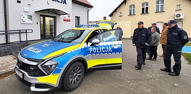 Policjanci z Laskowic jeżdżą nowiutką kią-25221