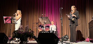 Muzyczna uczta w GOK Osie. Koncert wygrał z grillem-26757