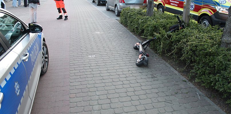 Dwóch nastolatków trafiło do szpitala po wypadku na hulajnodze - 26760