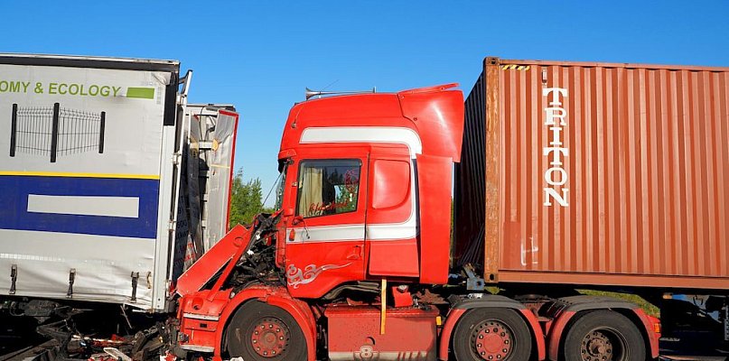 Niebezpiecznie na A1: dwa wypadki z udziałem ciężarówek - 26898