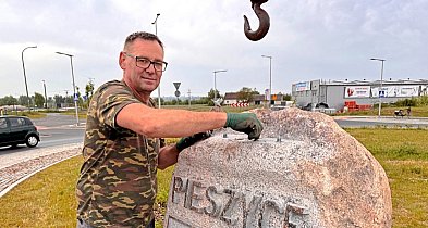 Herby miast partnerskich ozdobią rondo w Przechowie-27000