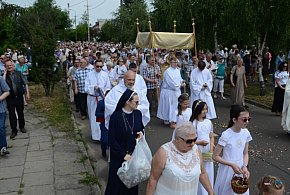 Nie wszyscy o tym wiedzą. Czy udział w procesji Bożego Ciała to obowiązek?-27272