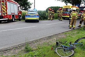 Pijany rowerzysta wjechał wprost pod koła renault-27349