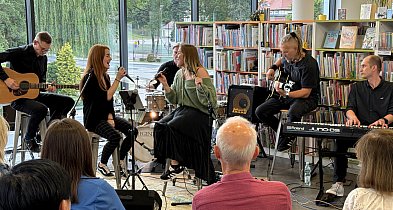 Muzyka w bibliotece. Pierwszy koncert oczarował słuchaczy-27369