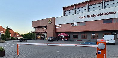 Szlabany przy Hali Widowiskowo-Sportowej. Co z osobami niepełnosprawnymi?-27550