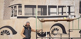 Michał Kaźmierski tworzy sztukę, a znajduje przyjaciół