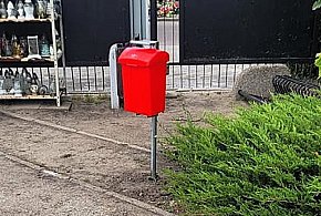 Widzisz taki pojemnik na cmentarzu. Oto, do czego służy-28598