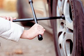 Z pozoru drobiazg, a może skończyć się tragedią. Urząd ostrzega kierowców-28803