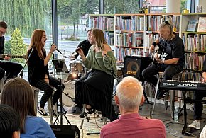 Muzyka w bibliotece. Obejrzyj cały koncert zespołu Przestrzeń - WIDEO-29359