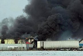 Pożar warsztatu samochodowego w Michalu, w środku niebezpieczne gazy