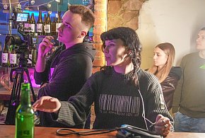 Wspomnienia absolwentów ożyją na ekranie. Pomóżmy młodzieży nakręcić film