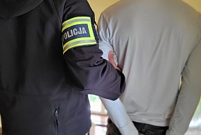 Kamieniem w szybę, a potem... prosto w ręce policji. Włamywacz z gminy Jeżewo