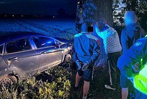 Zostawili rozbite auto i rzucili się do ucieczki. Finał nocnego pościgu w Dragaczu