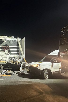 Zderzenie ciężarówek na S5-4430