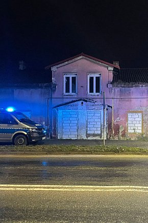 Bezdomni rozpalili, strażacy ugasili-4443