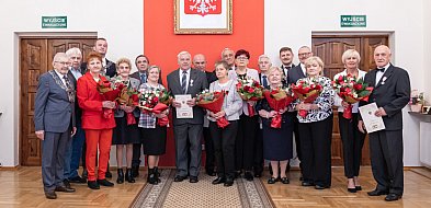 Osiem par ze złotym medalem. Burmistrz uhonorował pary świętujące 50-lecie-29001
