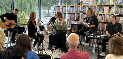 Muzyka w bibliotece. Obejrzyj cały koncert zespołu Przestrzeń - WIDEO-29359