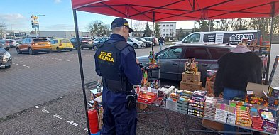 Kontrole stoisk z fajerwerkami. Straż Miejska przypomina o bezpieczeństwie-29401