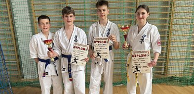 Mocne uderzenie karateków! Julia Pietras i Stanisław Rusin ze srebrem