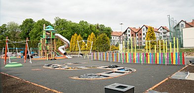 Plac zabaw przy ul. Hallera niemal gotowy! Kiedy wielkie otwarcie ZDJĘCIA