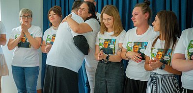 Uśmiech przez łzy w Świeciu — tak szkoła żegna dyrektora
