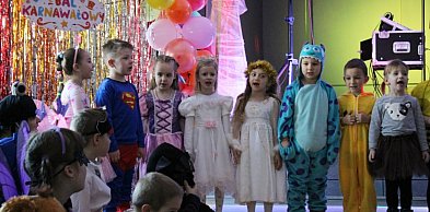 Pokolenia połączone zabawą. Wyjątkowy bal przedszkolaków z „Bajki"