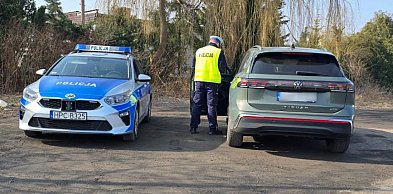 Słony rachunek za telefon w dłoni