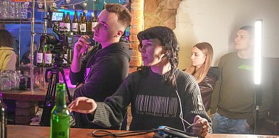 Wspomnienia absolwentów ożyją na ekranie. Pomóżmy młodzieży nakręcić film