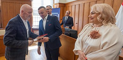 Wielkie inwestycje w edukację, kulturę i bezpieczeństwo. Marszałek dzieli fundusze