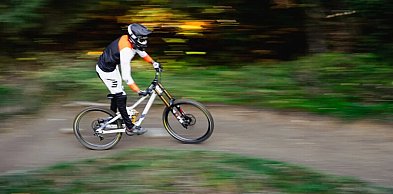 Odzież rowerowa - jak dobrać ubrania dla ridera na każde warunki?