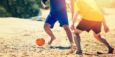 Piłkarskie emocje na piasku! Ruszyły zapisy na turniej Beach Soccera w Decznie