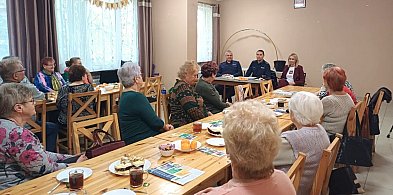 Seniorzy na celowniku oszustów. Policjanci szkolą-28581