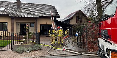 Groźny pożar w Przechowie. Poparzony został mężczyzna-28916