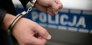 Syn ukradł tożsamość matki i oszukał dziesiątki osób.