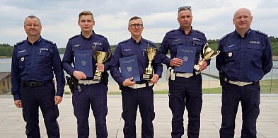 Mamy najlepszego policjanta drogówki — asp. Marcin Wróblewski z pucharem