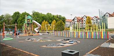 Plac zabaw przy ul. Hallera niemal gotowy! Kiedy wielkie otwarcie ZDJĘCIA