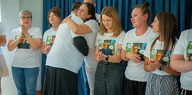 Uśmiech przez łzy w Świeciu — tak szkoła żegna dyrektora