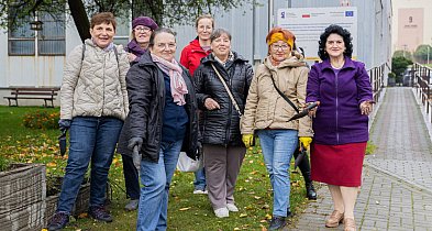 Seniorki stworzyły ogród, który łapie deszcz i niesie radość-29154
