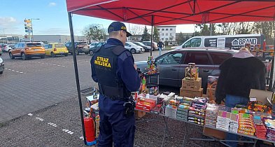 Kontrole stoisk z fajerwerkami. Straż Miejska przypomina o bezpieczeństwie-29401