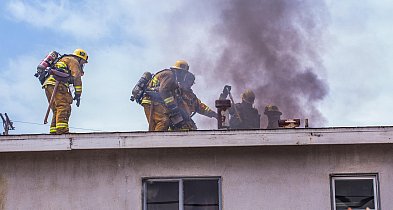 Dramatyczny pożar w Morgach. Właściciel próbował ratować dom-29545